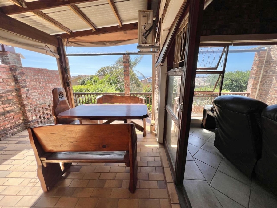 4 Bedroom Property for Sale in Wavecrest Eastern Cape